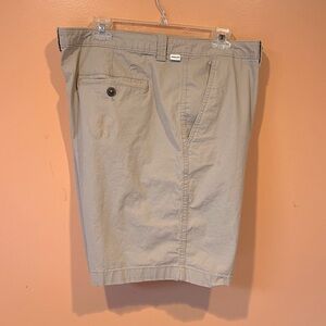 Magellan Men’s Outdoor Tan Shorts 42-44 Waist 10” Inseam.